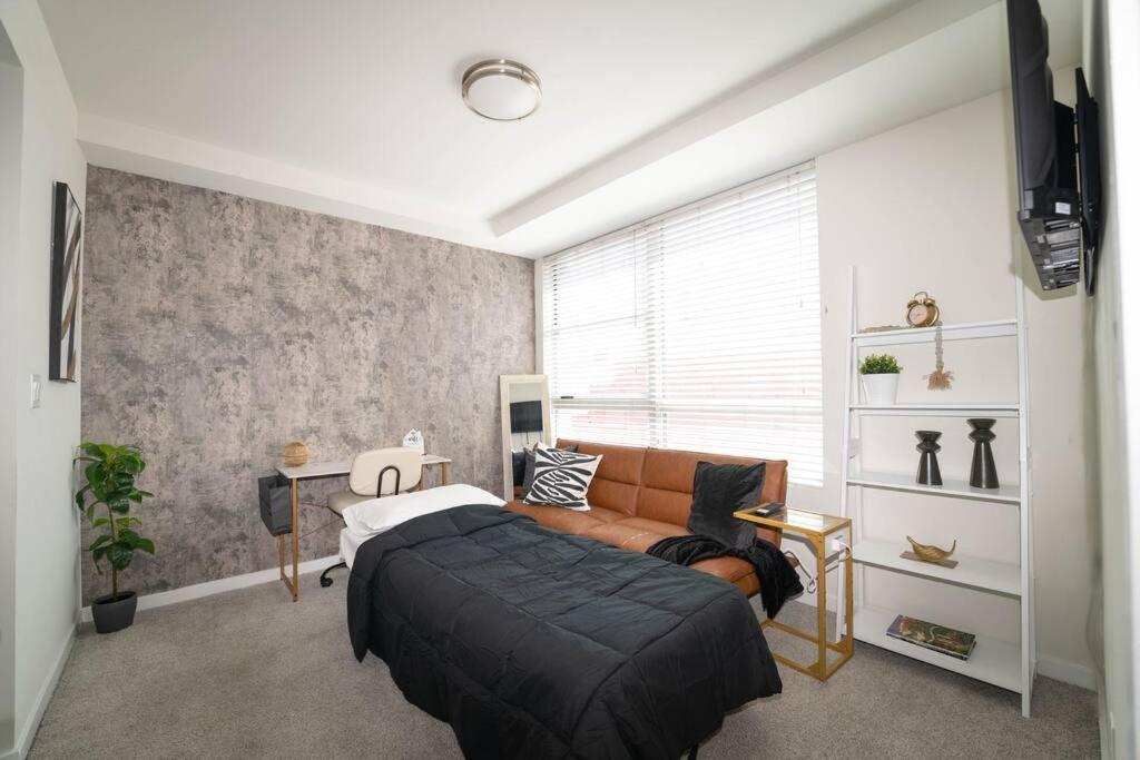 June Specials- Suite Spot Dtla- Free Parking For One Car! Los Ángeles Exterior foto