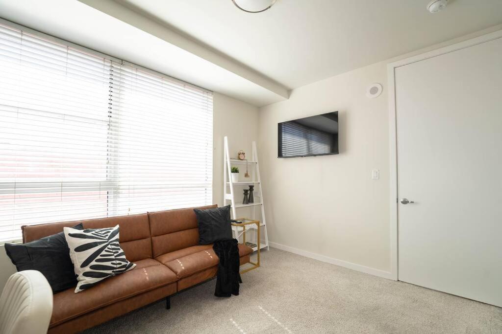 June Specials- Suite Spot Dtla- Free Parking For One Car! Los Ángeles Exterior foto